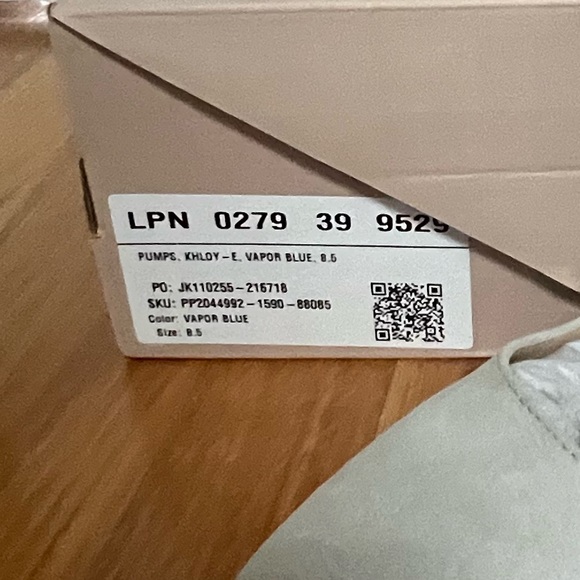 New Khloy classic pumps in Vapor Blue - Picture 4 of 4